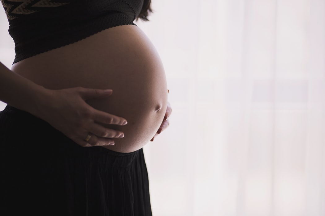 Początki ciąży – o czym pamiętać i na co uważać w tych dniach